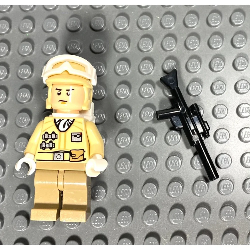 Lego Star Wars Hoth Rebel Trooper Minifigure Set 8083 SW0259 Blaster Gun